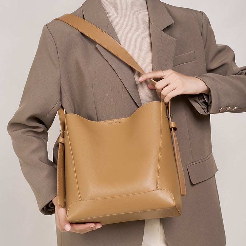 Big Bag Bag Women's Spring And Summer 2024 New Women's Bag Crossbody Bag All-match Genuine Leather Shoulder Large Capacity Commuting Bucket Bag